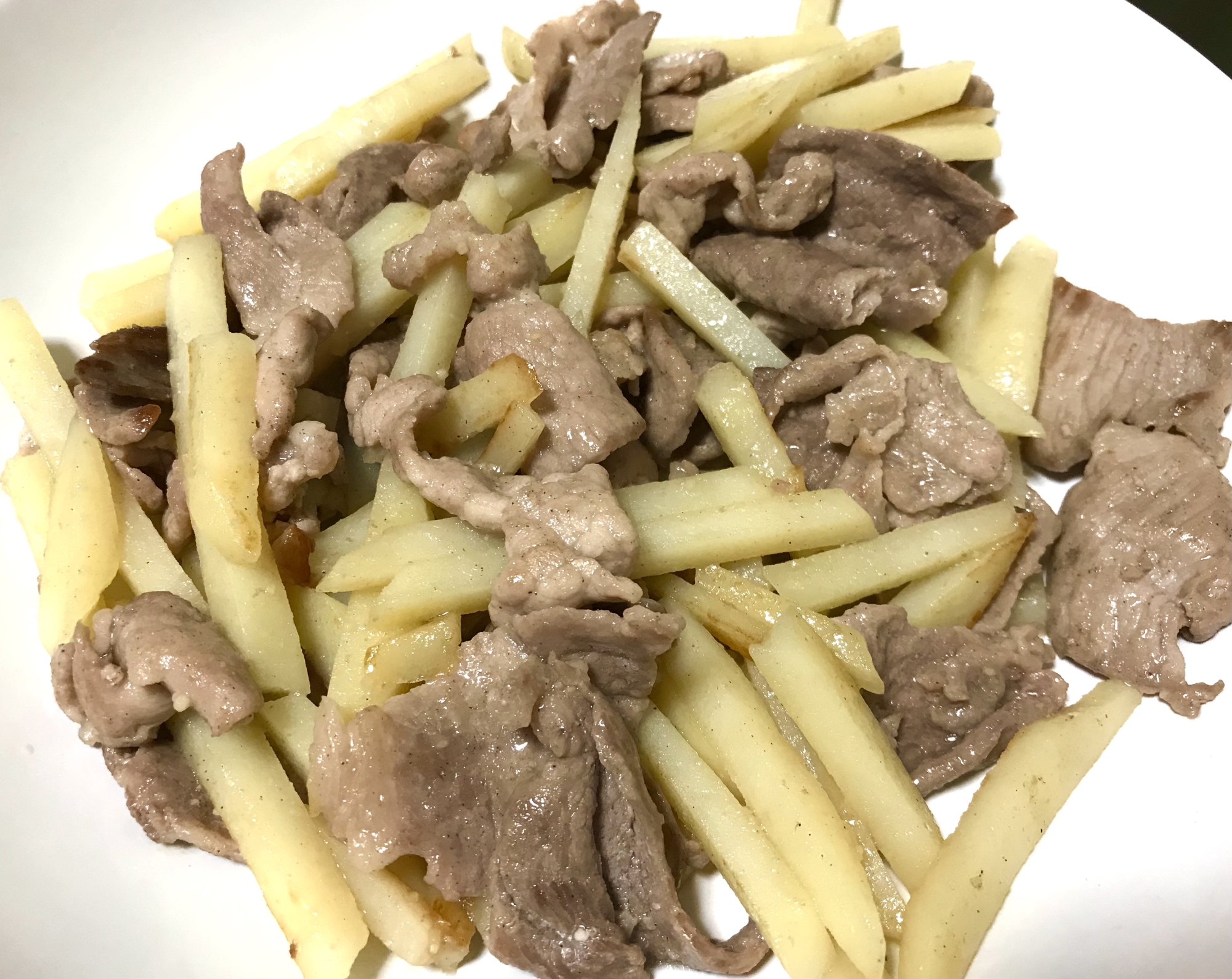 うま塩だれで豚肉とじゃがいもの細切り炒め