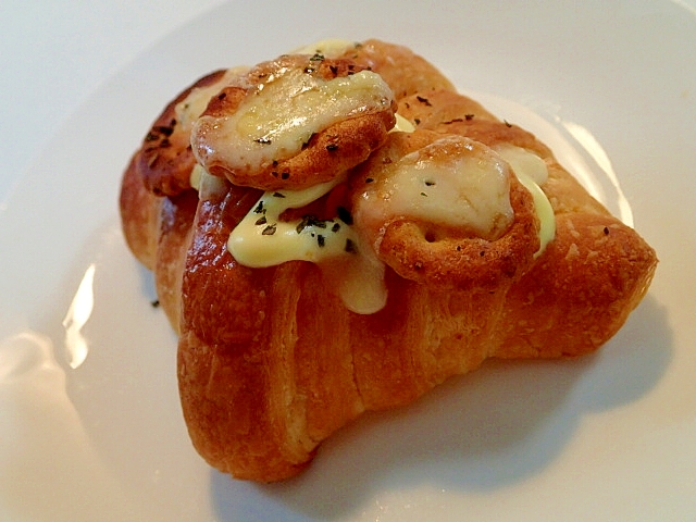 グラハムクラッカーとチーズの焼きクロワッサン