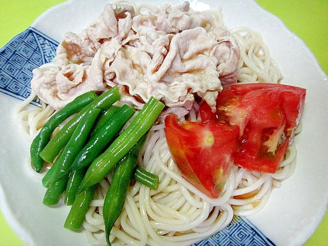 茹で豚とインゲンの冷やしうどん