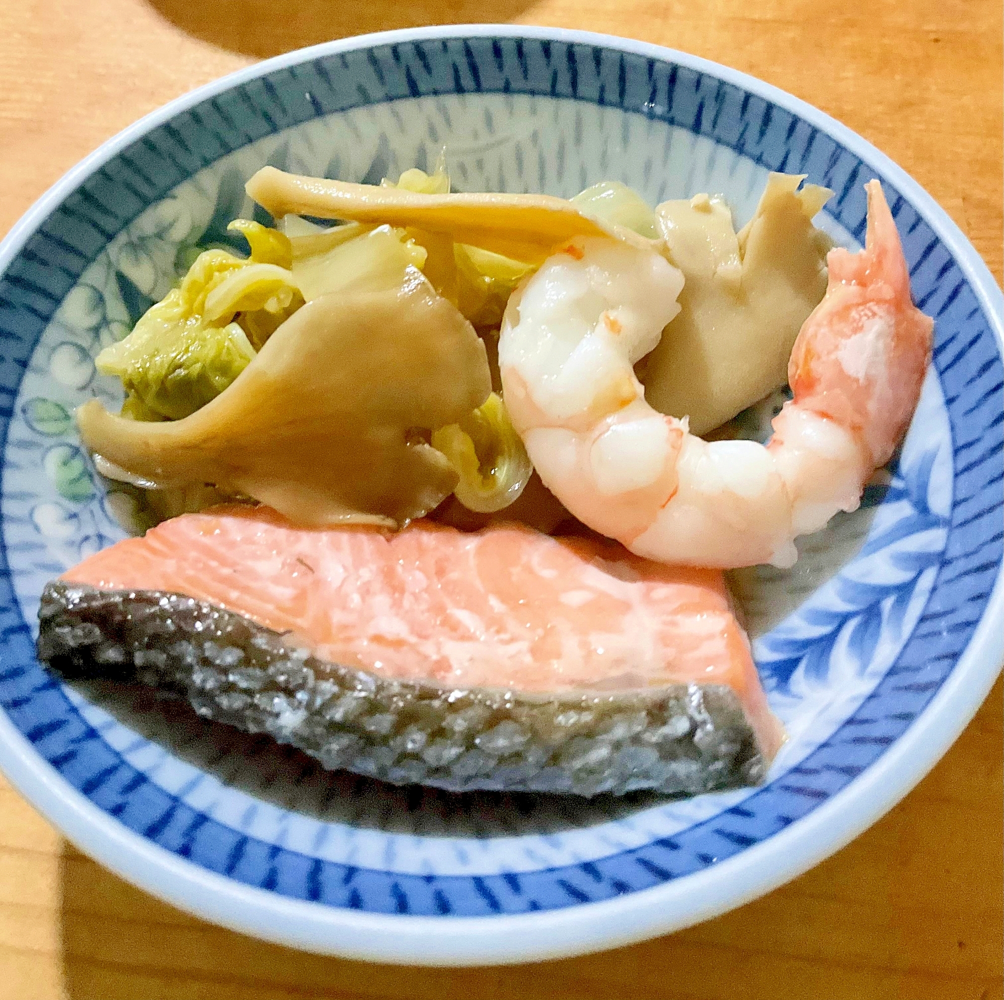 海老鮭舞茸白菜の煮物♪