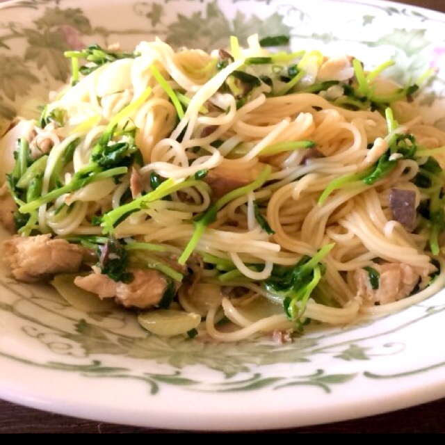 鯖缶と豆苗のソーメンチャンプルー