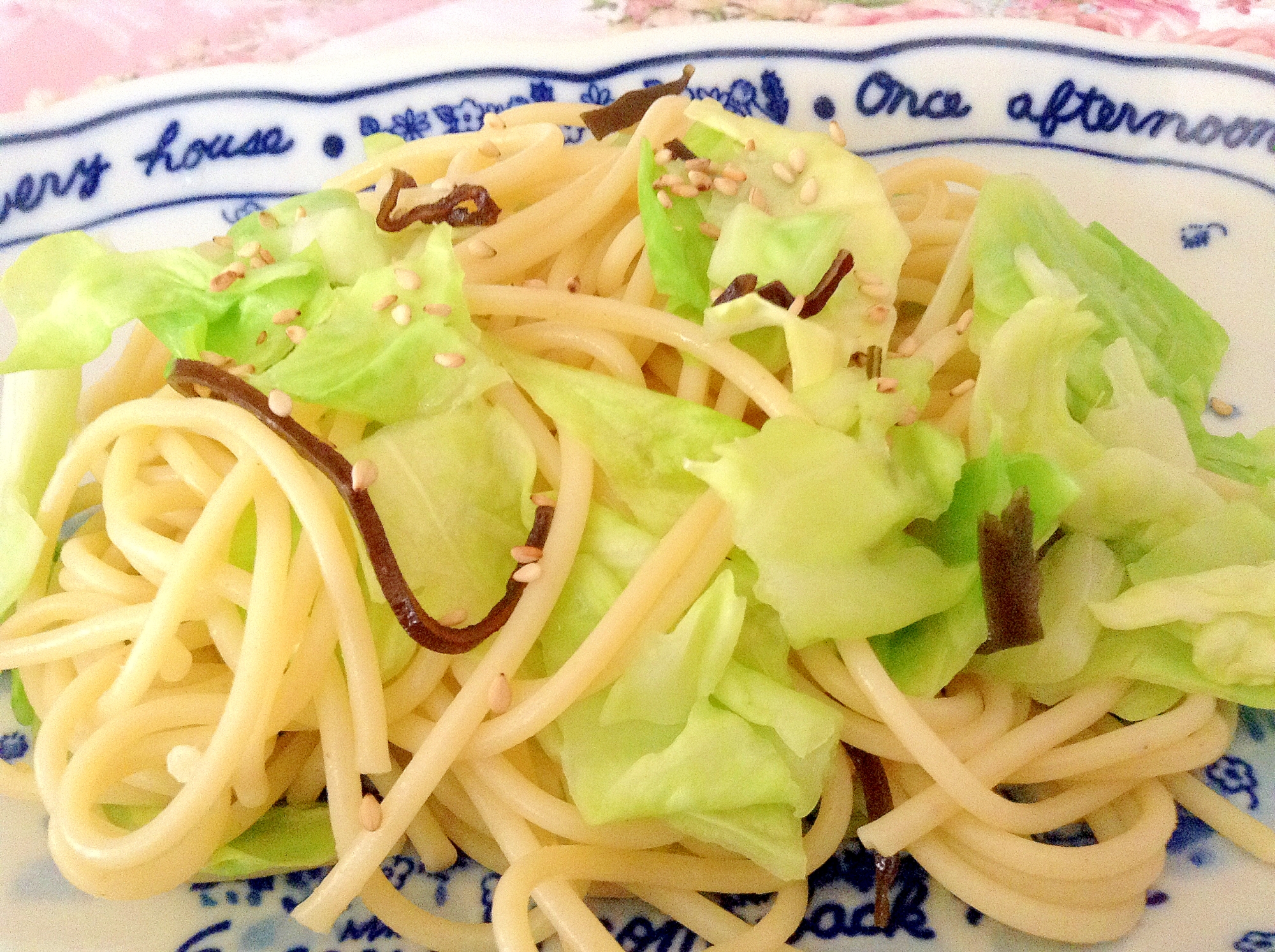 柚子こしょうピリッと♪春キャベツと塩昆布のパスタ