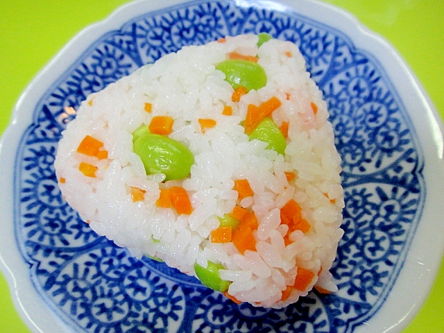 枝豆と人参の酢飯おにぎり