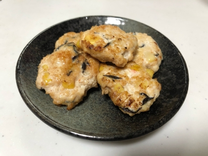 ひじきとコーンを混ぜて作ってみました！
チーズの風味が効いてて美味しかったです⭐︎