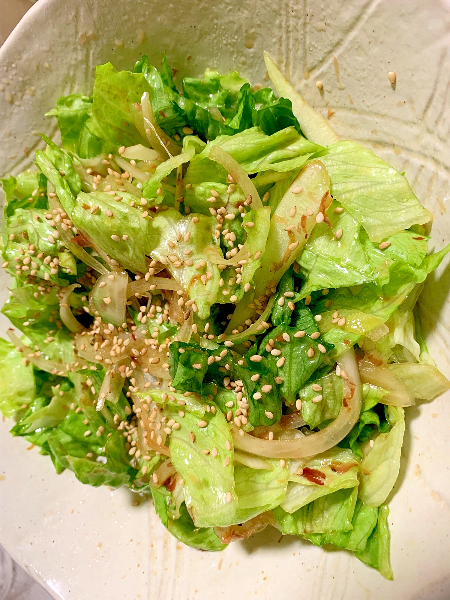 もりもり食べられる! レタスと玉ねぎの和風サラダ