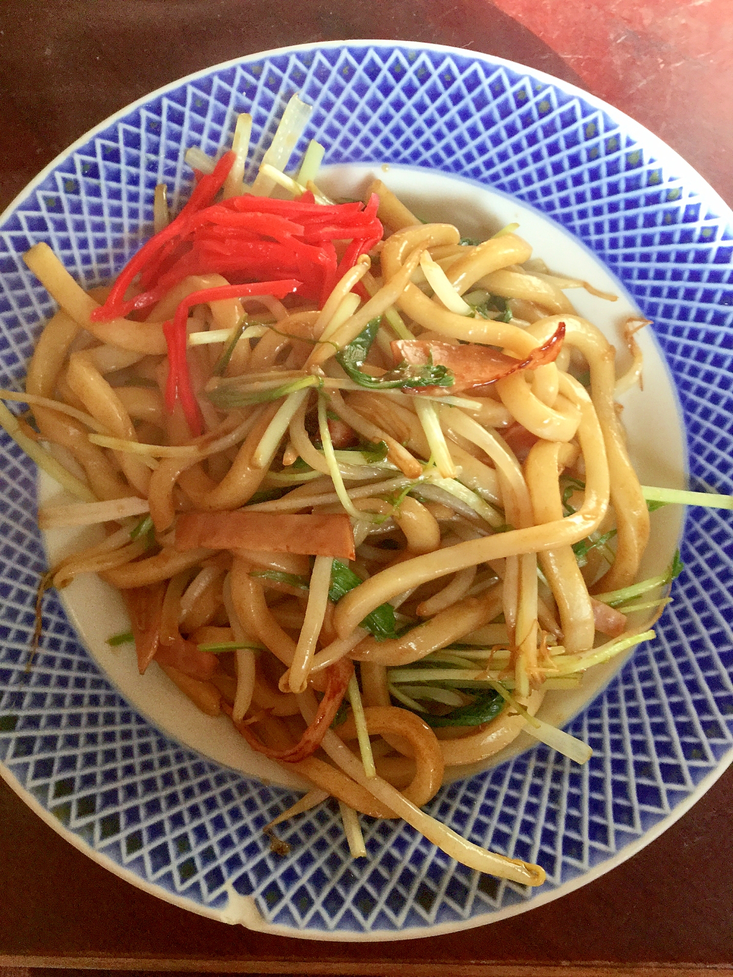 水菜とハムともやしのソース焼きうどん。