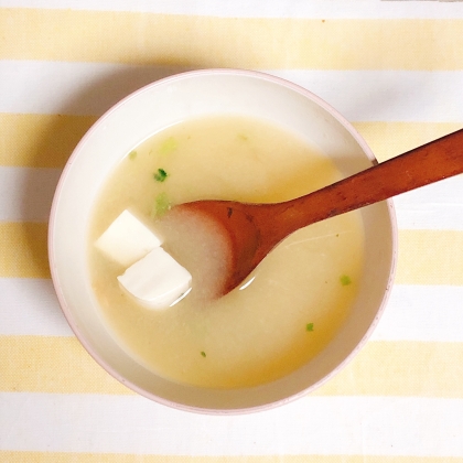 生バジルとお豆腐のお味噌汁