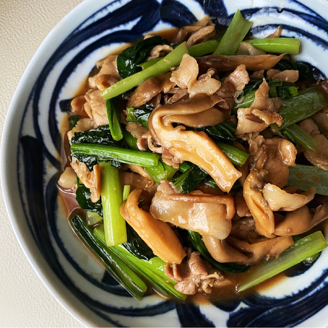 栄養満点おかず♪豚肉と小松菜と舞茸のスタミナ炒め