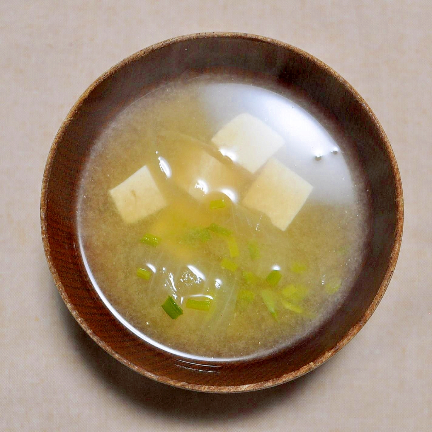 島らっきょうの葉と豆腐の味噌汁