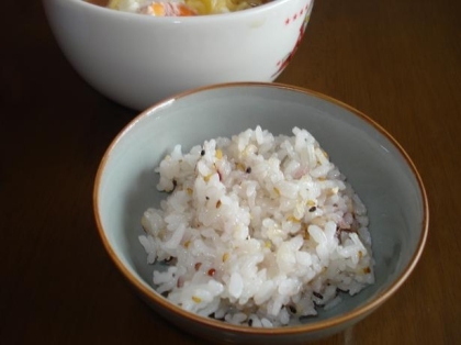 雑穀米大好きです。
美味しくて体に良いので続けています。
冷めても美味しいですよね～♪