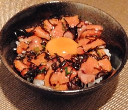 サーモン＆塩昆布で激ウマ丼