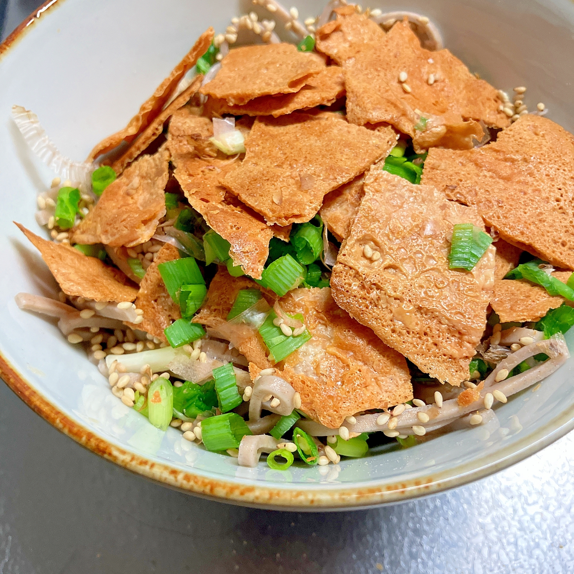 パリパリ★国産チーズと小葱の和え蕎麦