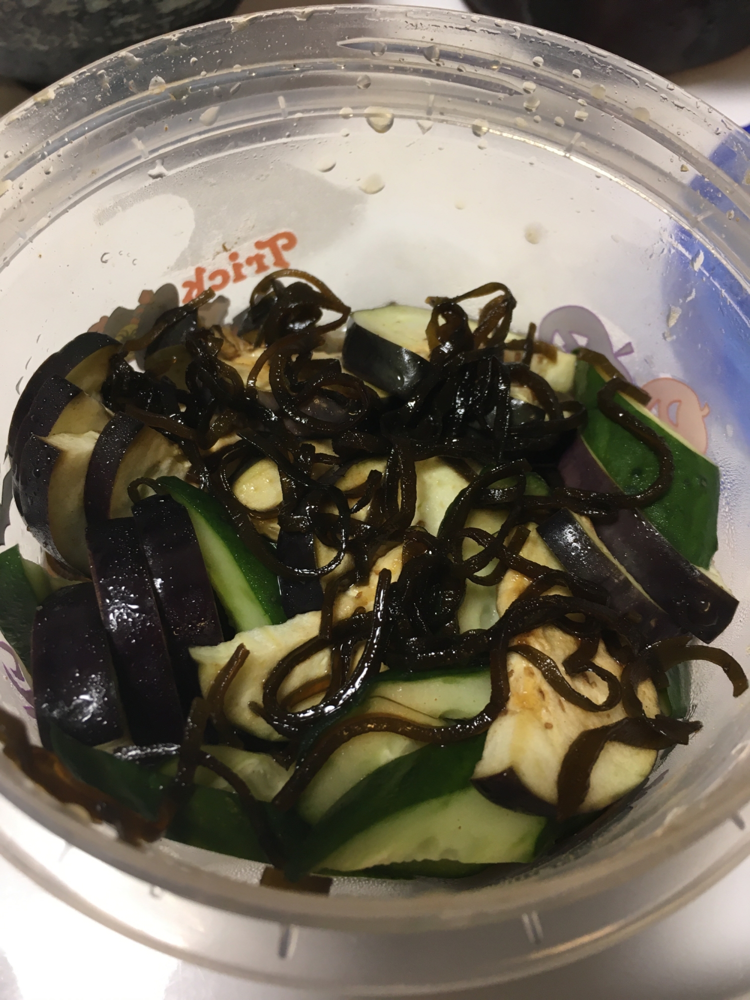 【男の宅飯】簡単漬物　ナスときゅうりの浅漬け
