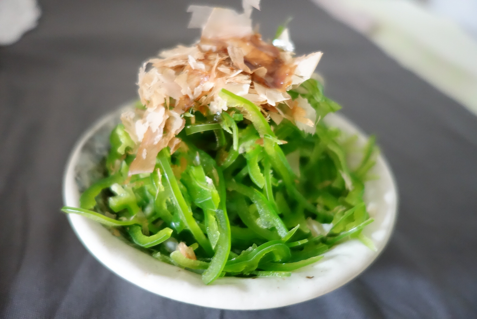 ピーマンだけなのに♪ 極細無限ピーマン生サラダ