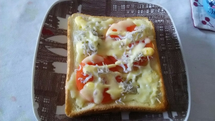 トマトとシラスのチーズトースト