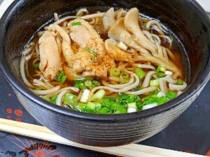 温か麺の季節です♪　「舞茸かしわ蕎麦」