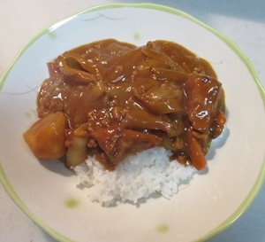 先日新ジャガを購入したので、肉じゃがを作り、半分をカレーにしました。
意外に美味しいですよ。ごちそうさま