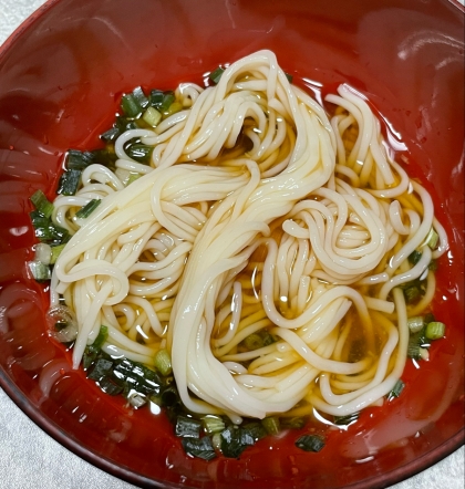 大葉とねぎのつゆで♪冷たいうどん