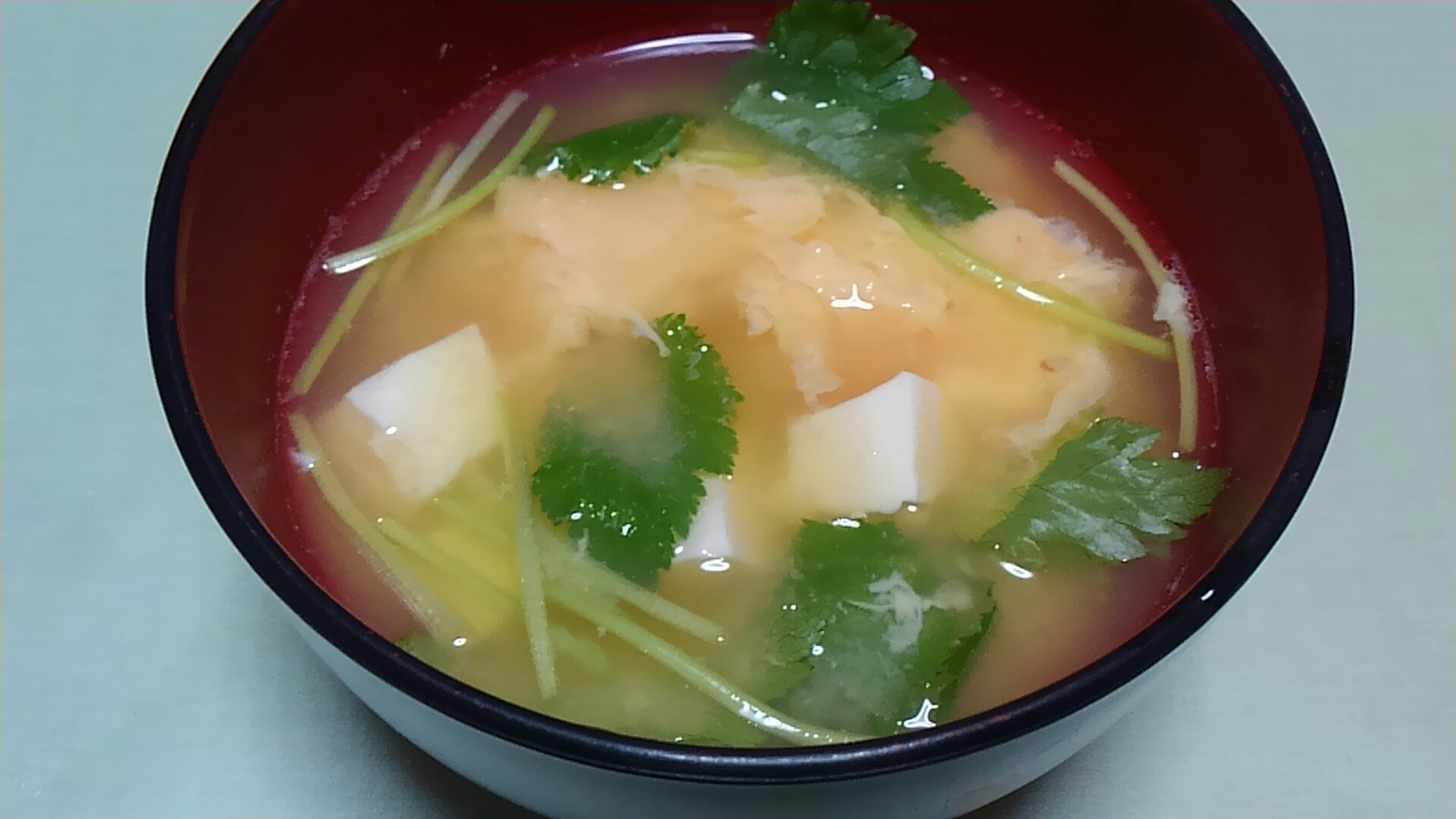 豆腐と三つ葉とかき玉の味噌汁＊