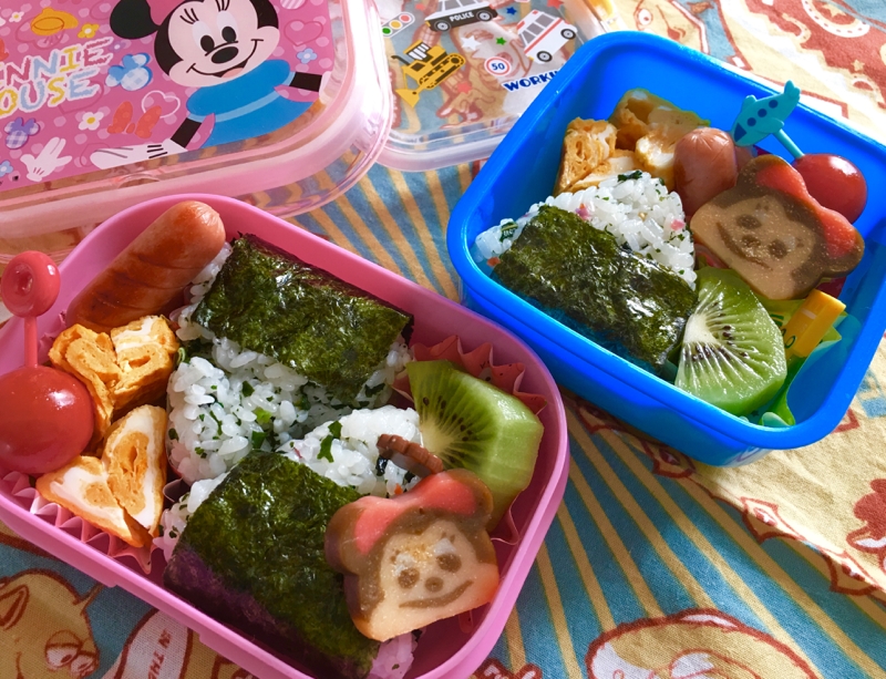 わかめ6色野菜おにぎりとウインナー卵焼きお弁当♡