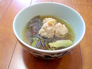 冷やしても、暖かくてもおいしい　茄子と鶏団子の煮物