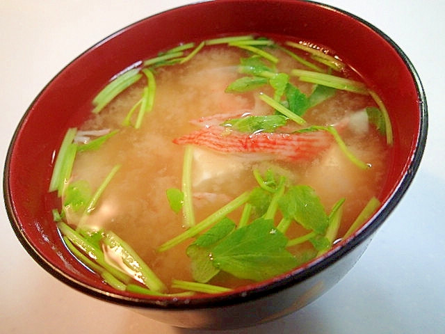 液味噌で　豆腐と芹とシーサラダのお味噌汁