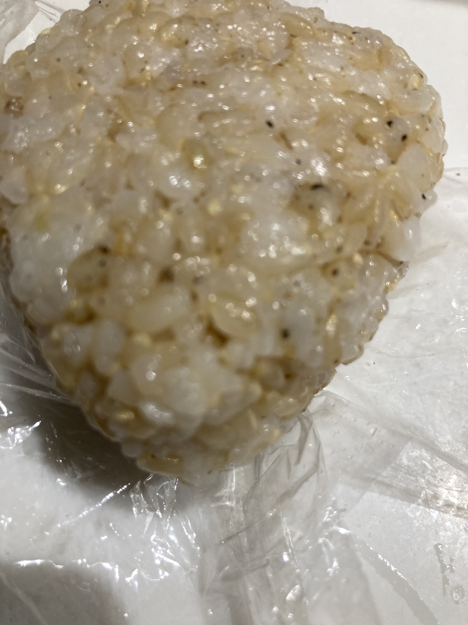 にぼしの粉入りのカルシウム玄米おにぎり