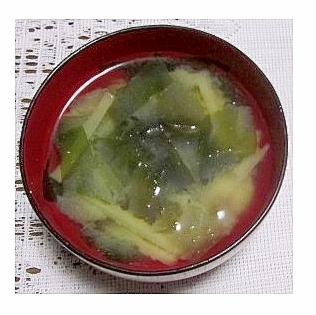 えのきとわかめの味噌汁（鰹だし・塩麹と生姜入り）