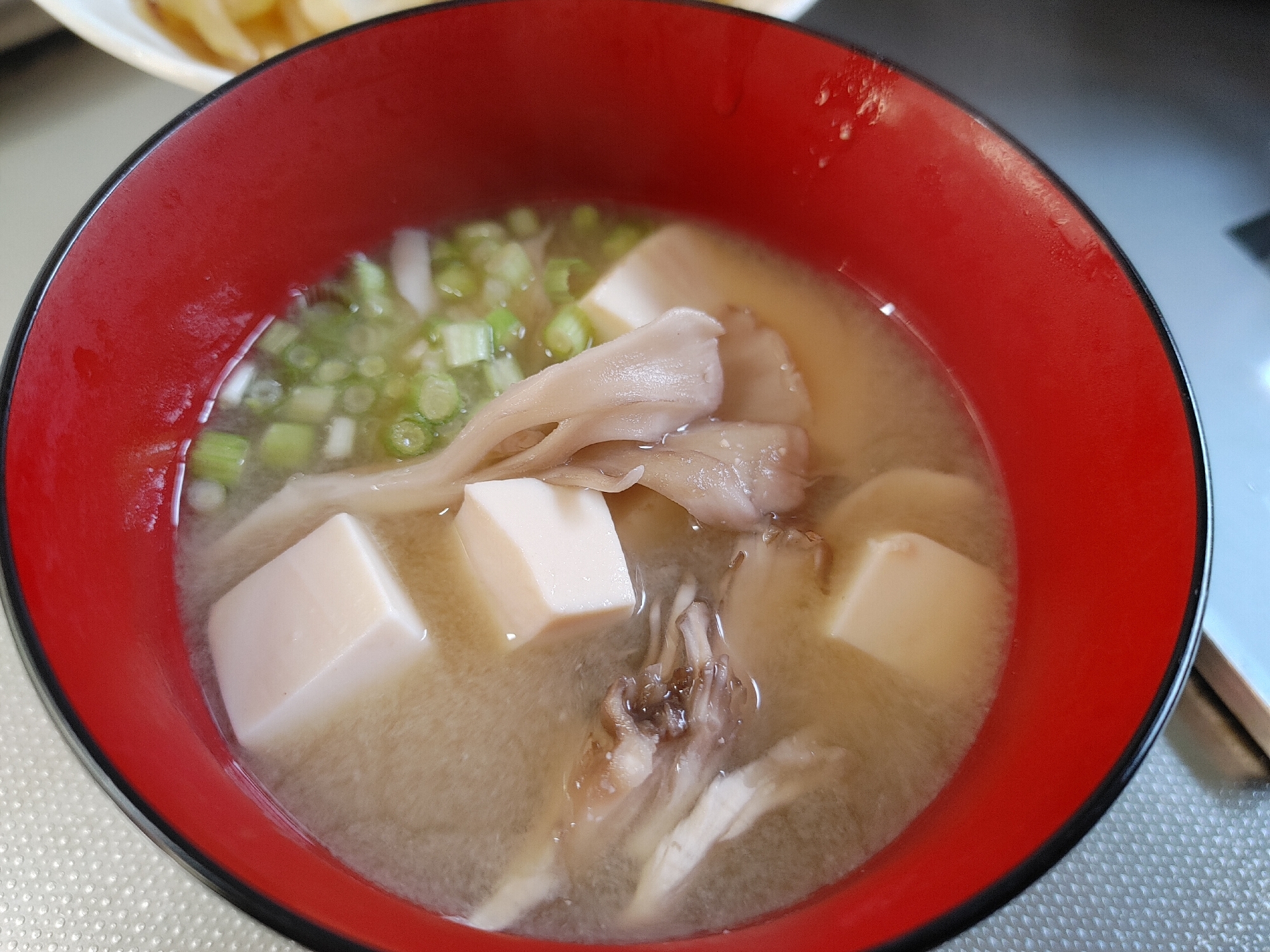 豆腐と舞茸の味噌汁