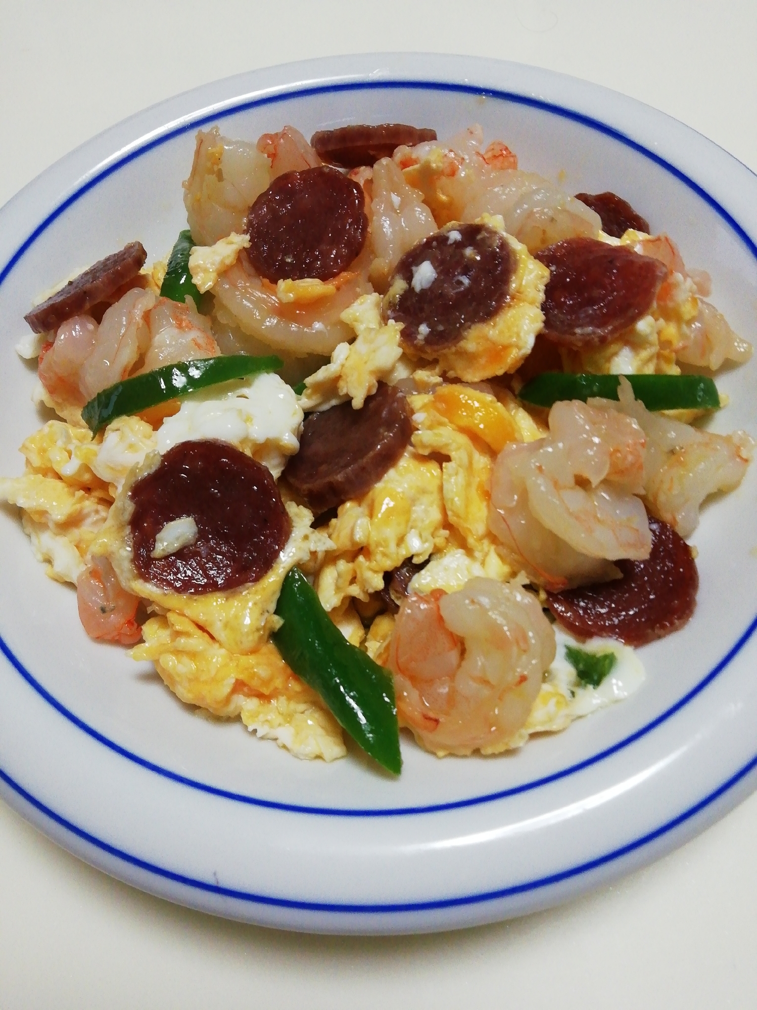 むきえびとサラミの卵炒め