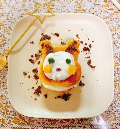 こってぃさん♡ぷーさん型でカップケーキを作って作りました✧˖°ジブリに出てくる黒白の大きなやつに似てる？そのカラーバージョンみたい꒰ ˃̥̥̥ ᢦ˂̥̥̥ ᷅ू