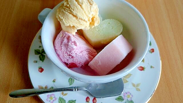 シャービックとアイスクリームで簡単デザート♪