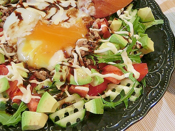 ワンプレートで大満足！温玉のせ ☆ カフェ丼♪