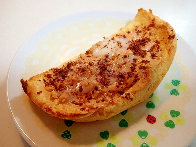 ピーナツクリームとクランチのシナモン香るトースト