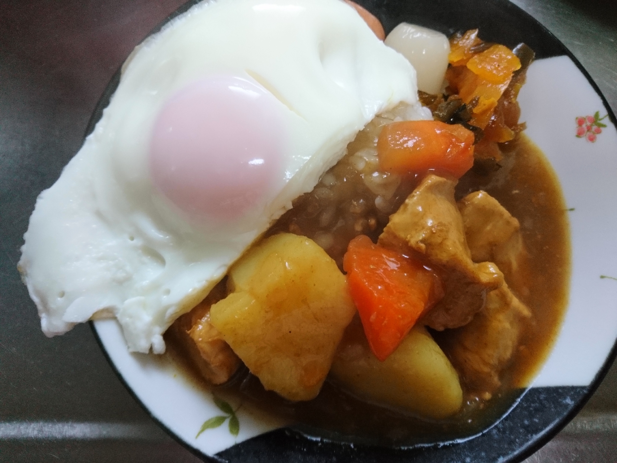 目玉焼きチキンカレー