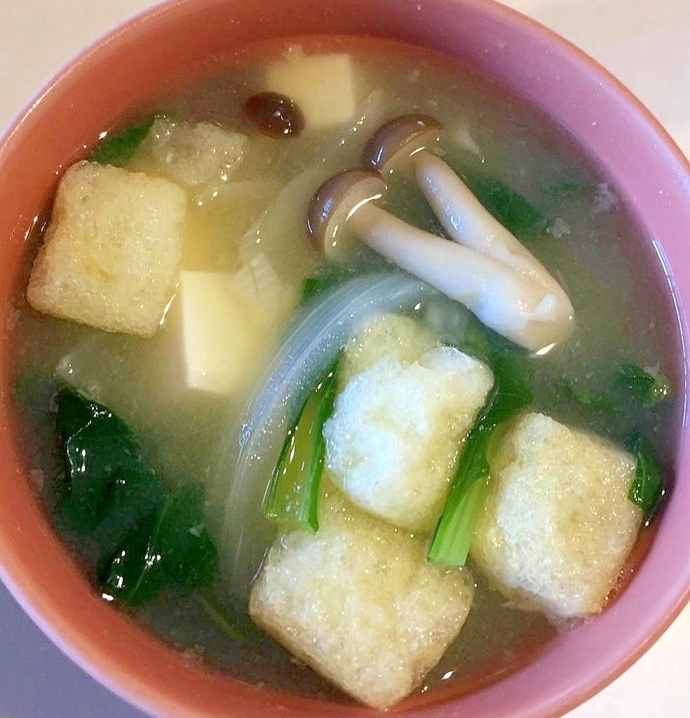 しめじ 玉ねぎ 小松菜 豆腐 油揚げの味噌汁 レシピ 作り方 By はわゆり 楽天レシピ しめじ 玉ねぎ 小松菜 豆腐 油揚げの味噌汁 レシピ 作り方 By はわゆり 楽天レシピ