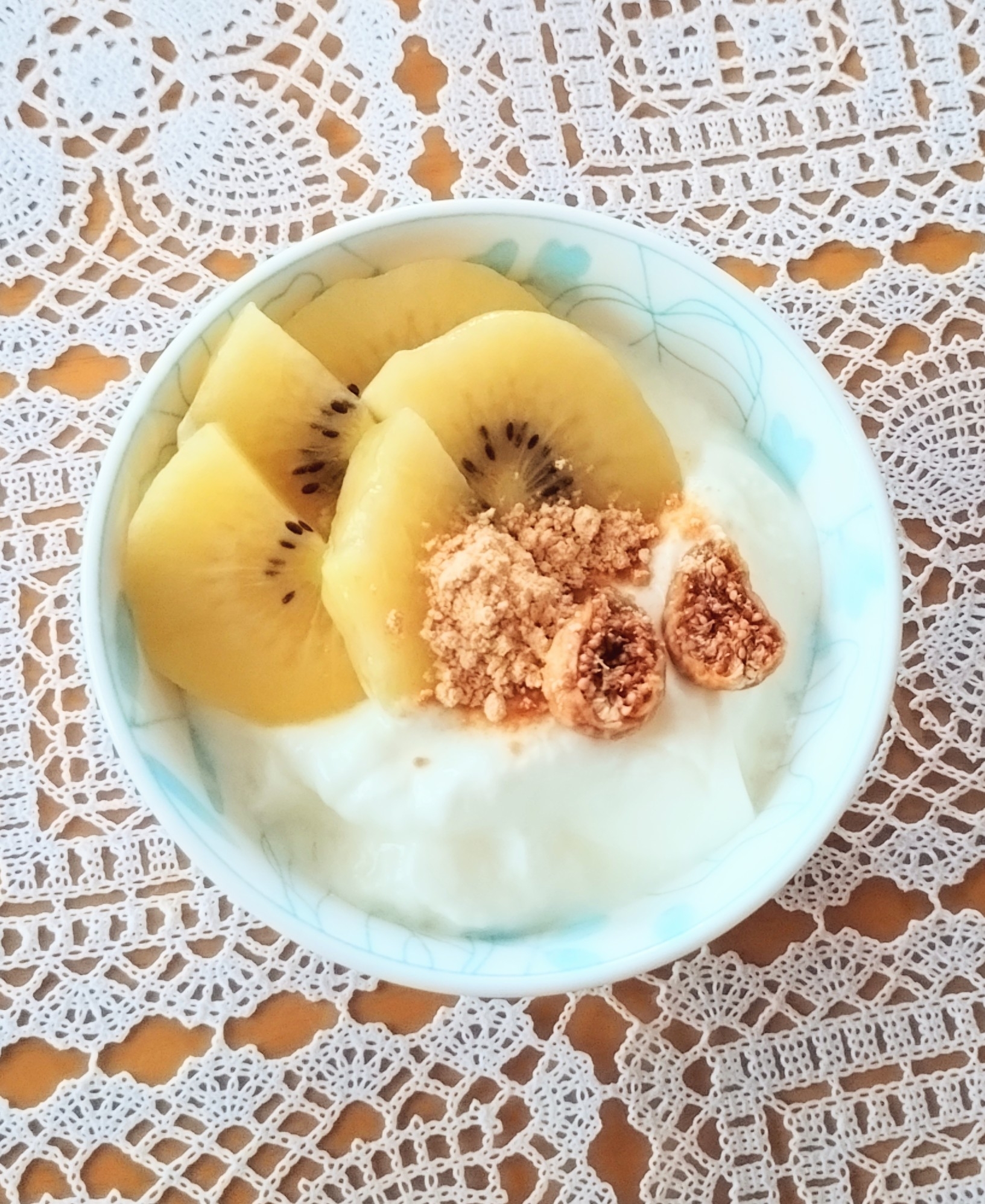 キウイといちじくのきな粉ヨーグルト◇