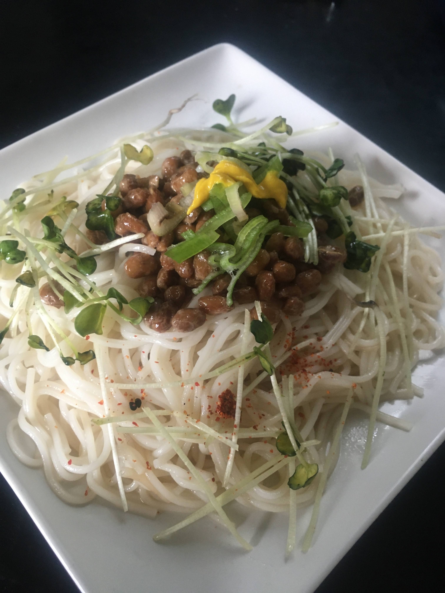 かいわれ、納豆のそうめん