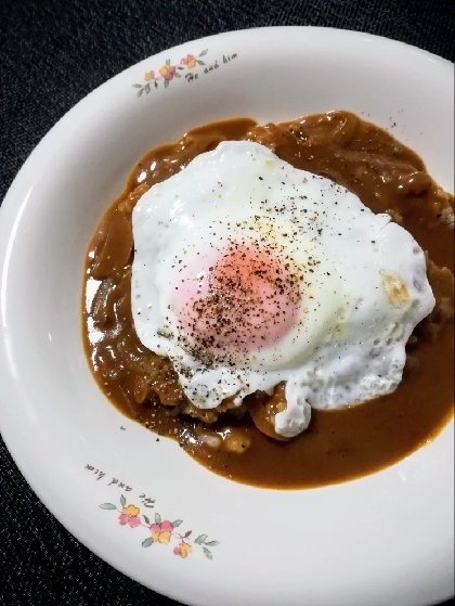 レトルトで☆目玉焼きカレー丼