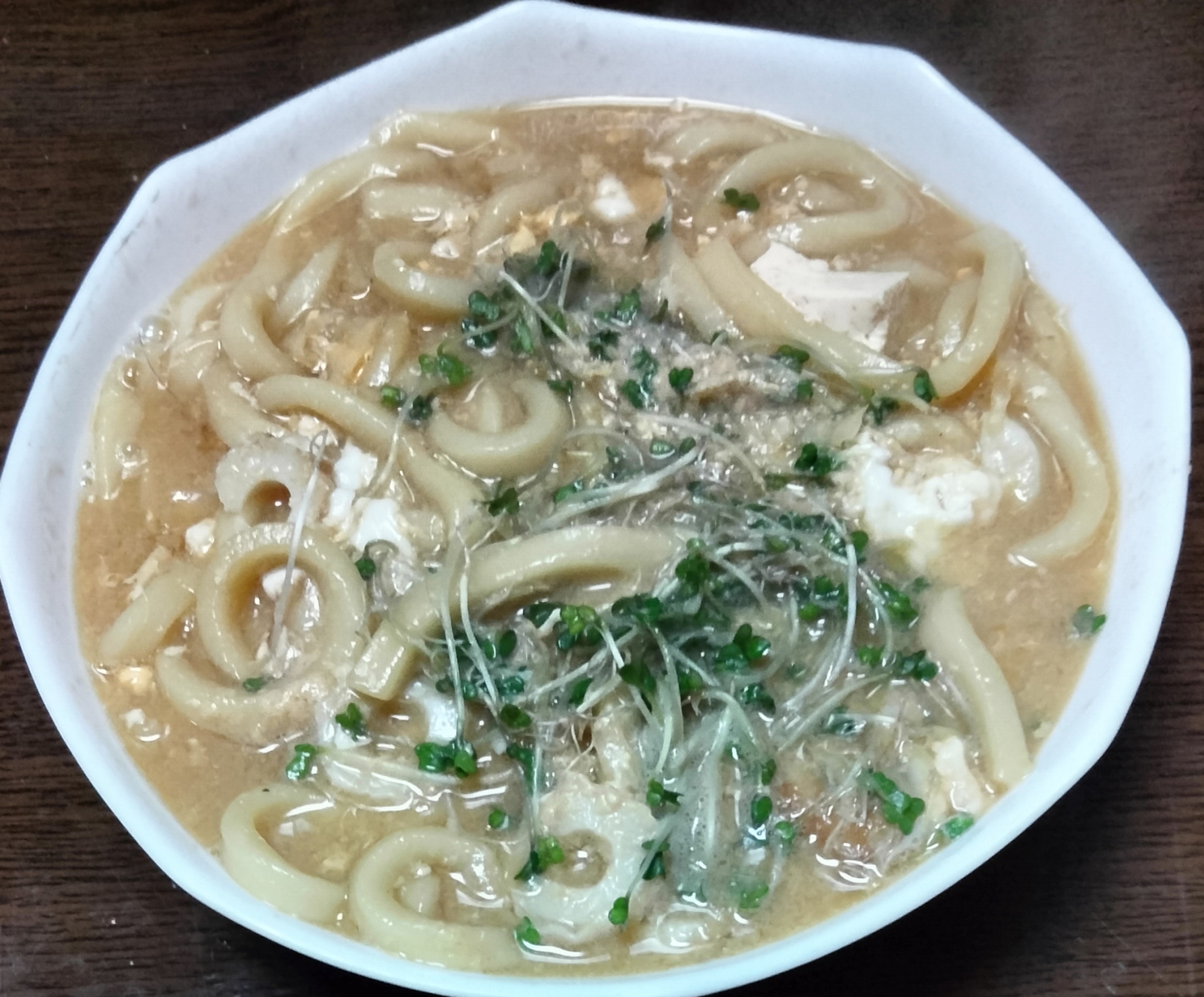 味噌汁リメイク♡卵とじうどん 竹輪スプラウト加えて