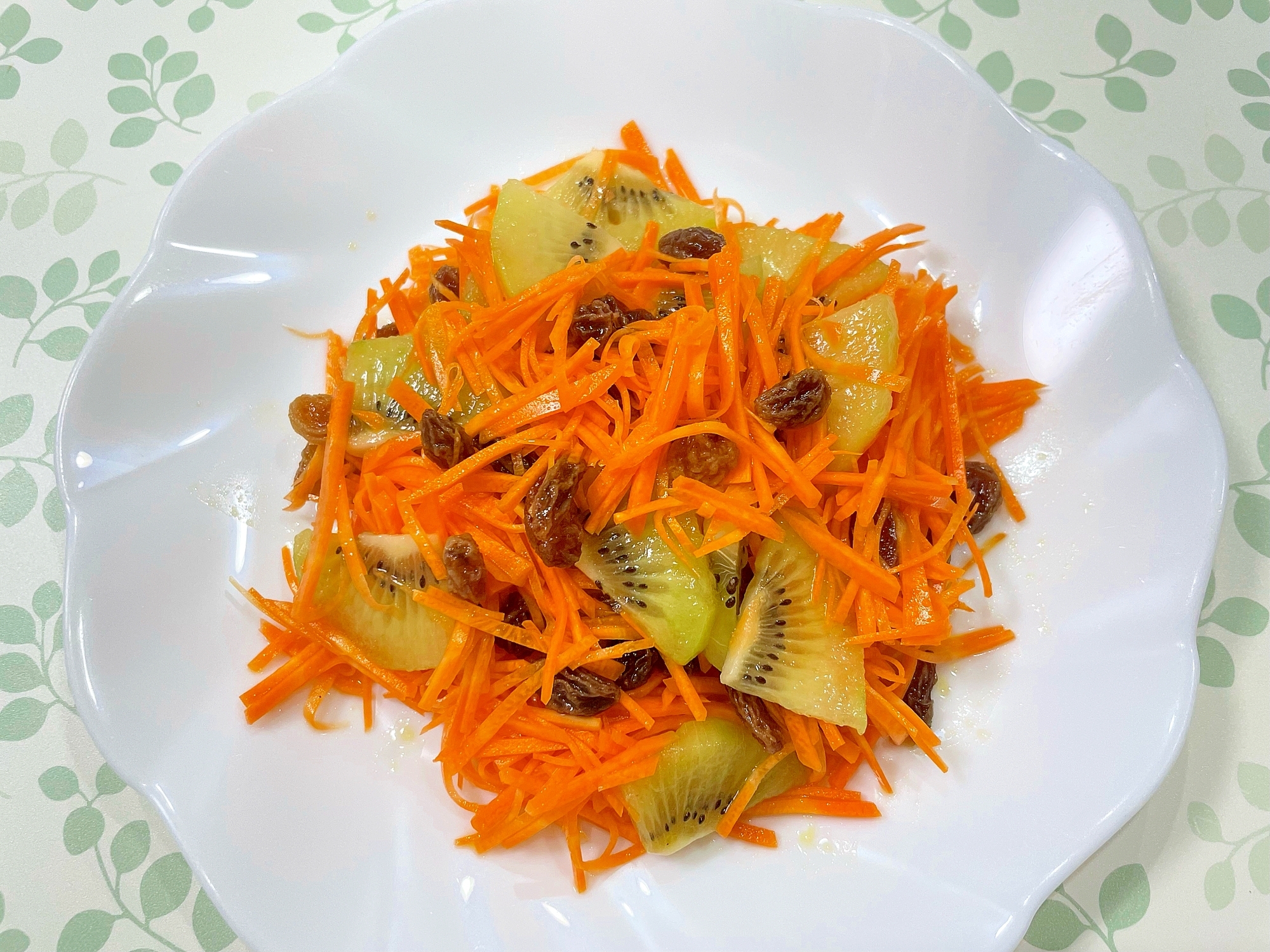 人参とキウイフルーツのサラダ