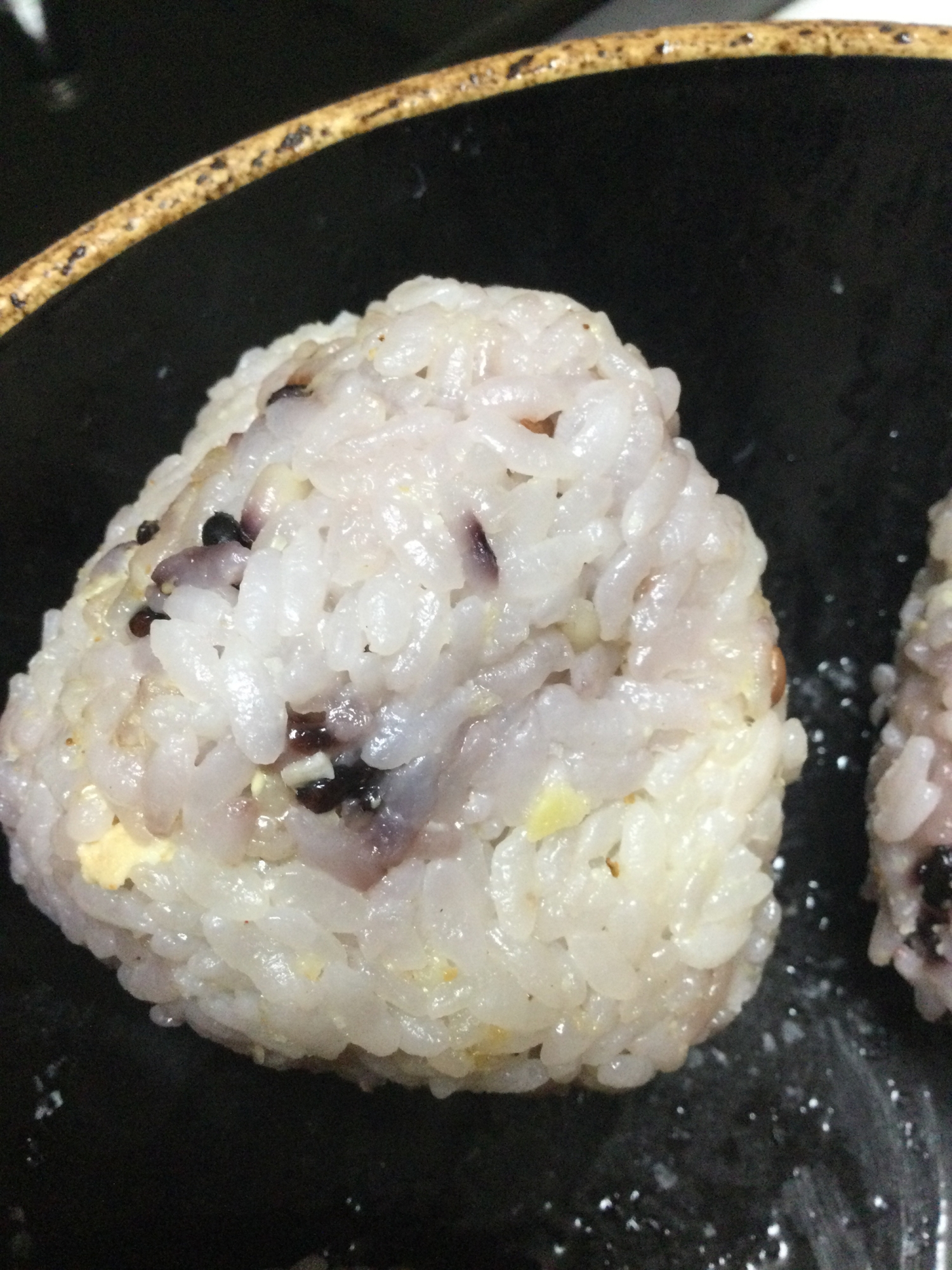 ごま風味のマヨネーズ鶏そぼろでおにぎり