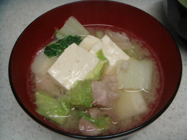 炒め白菜と豚肉、豆腐の味噌汁