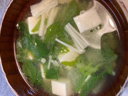 豆腐と麩と大根葉の味噌汁
