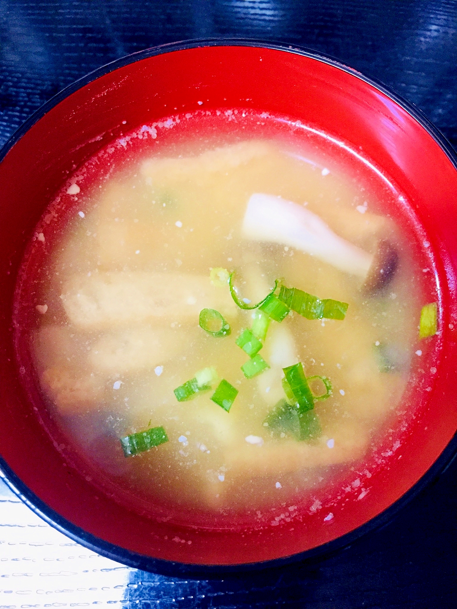 ぶなしめじと油揚げのお味噌汁