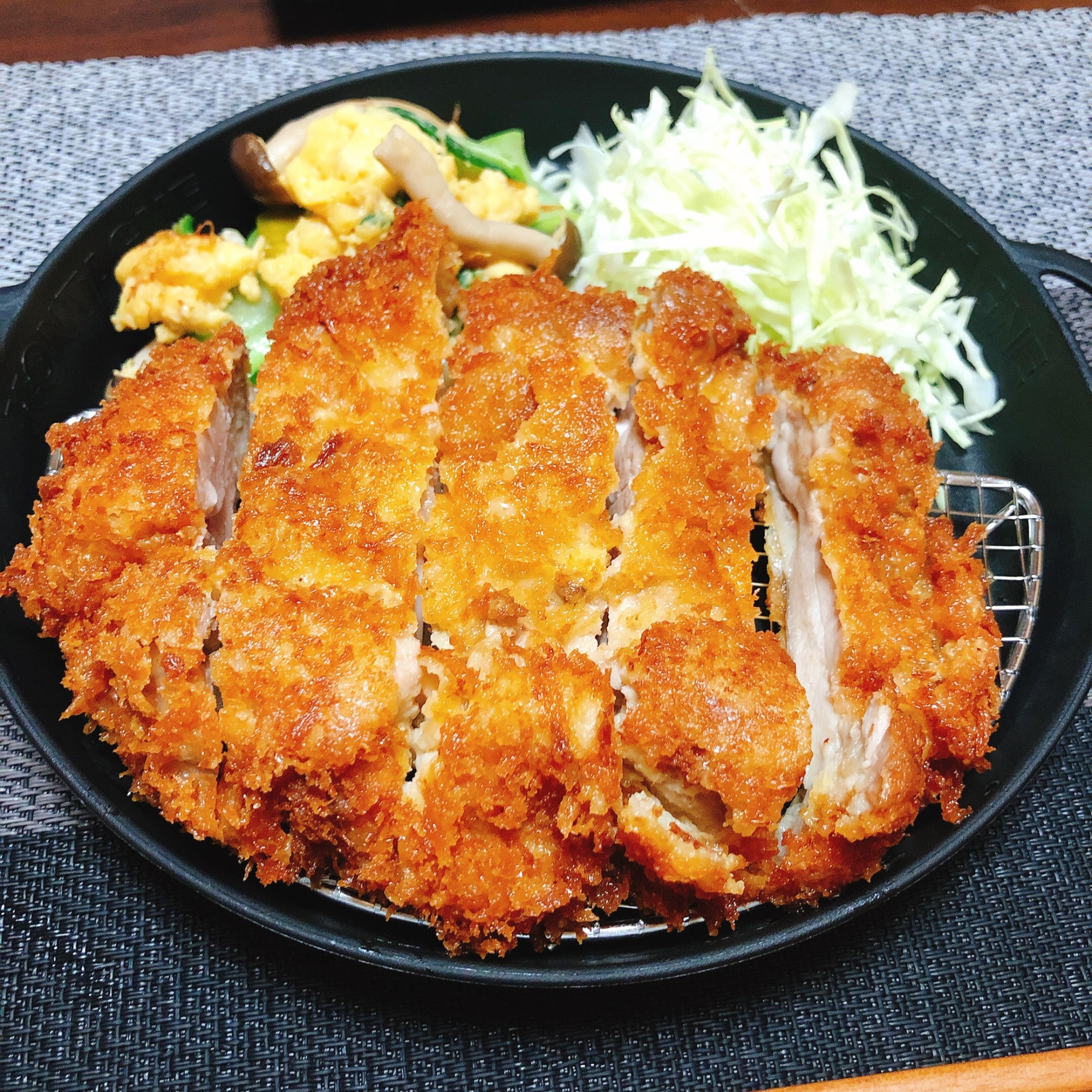 まるごと1枚使ってボリューム満点!チキンカツ