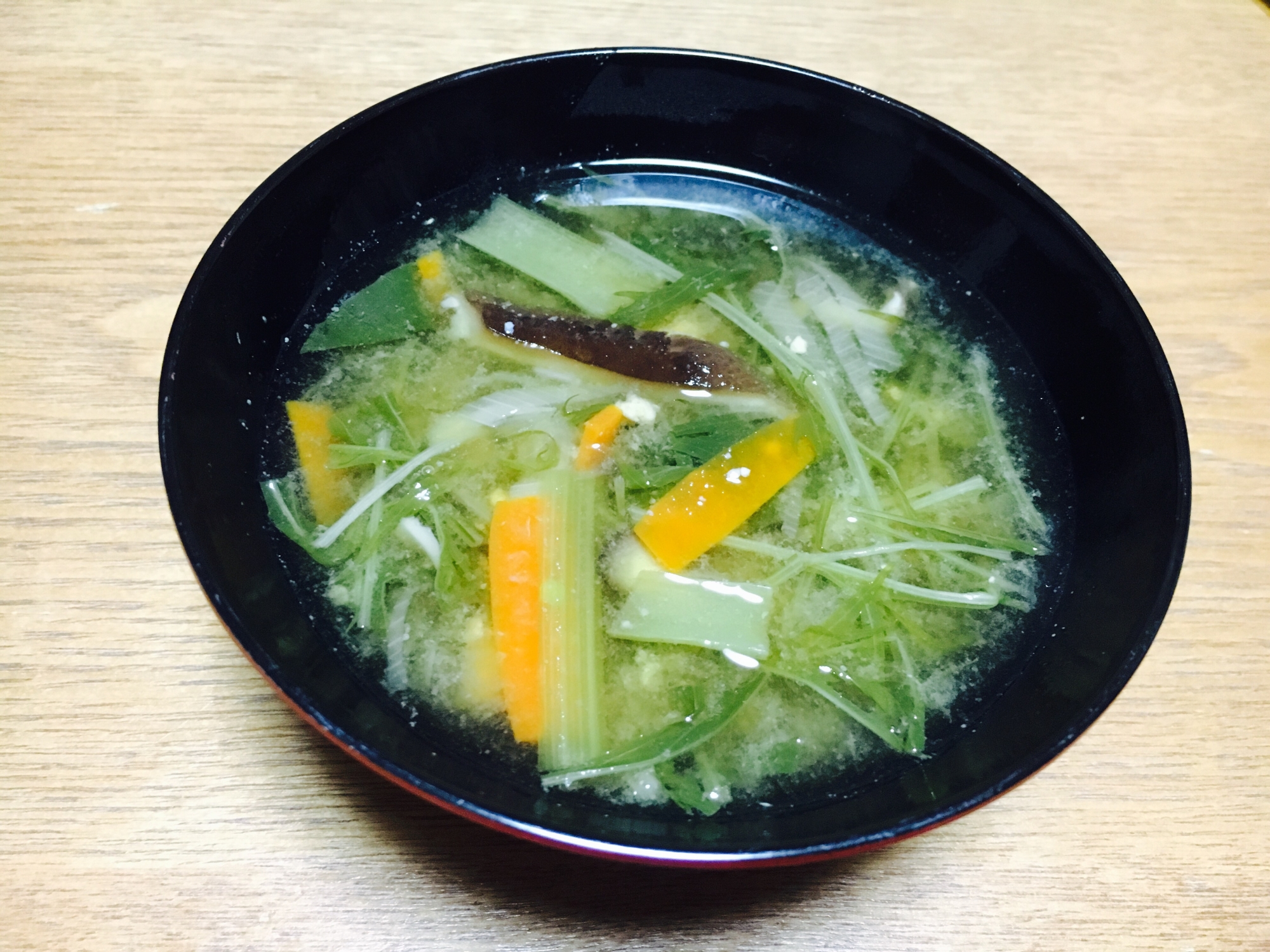 水菜と小松菜で青菜の味噌汁