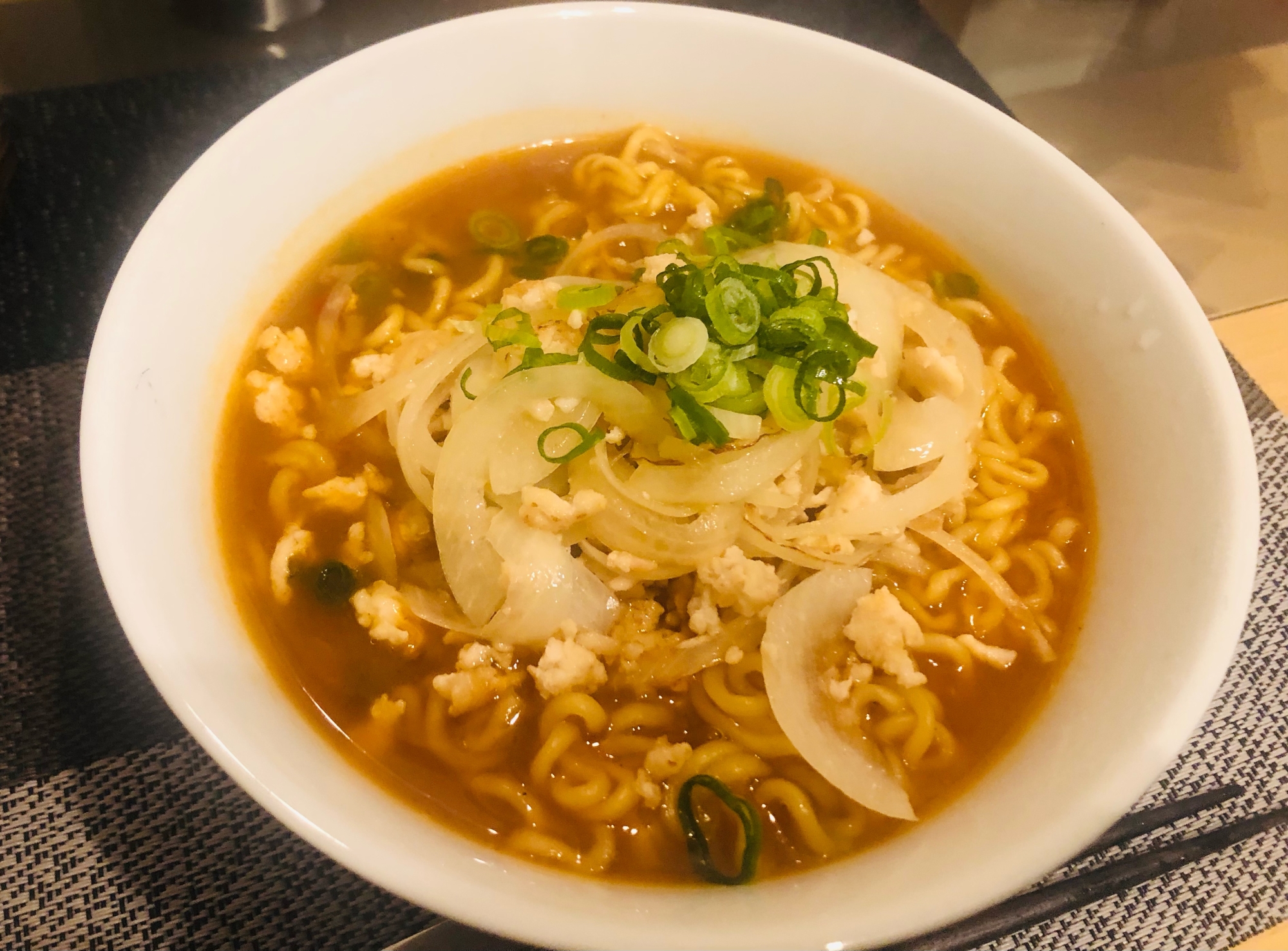 辛ラーメンアレンジ☆ひき肉と玉ねぎの辛ラーメン