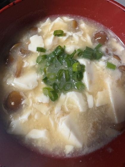 豆腐となめこの味噌汁