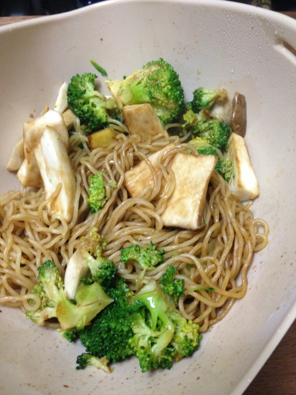 スチームロースターでブロッコリー焼きそば